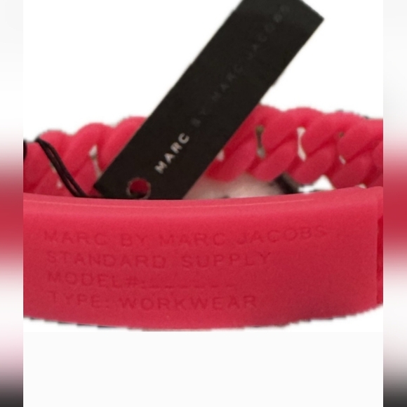 Marc By Marc Jacobs Stretchy Bold Pink Chain Bracelet NWT - Picture 2 of 3